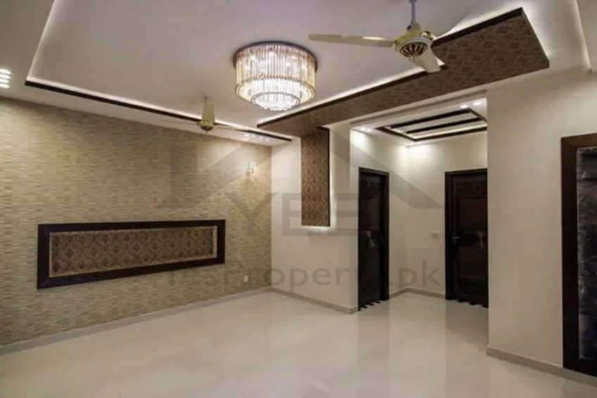 10 Marla House Available For Rent In Ideal Location Of Bahria Town Lahore On Affordable Rent