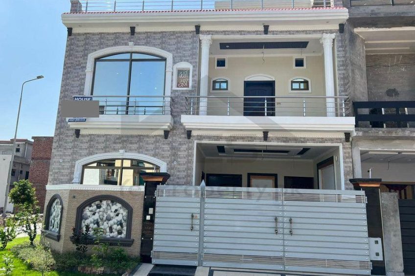 6 marla corner house for sale in DHA lahore