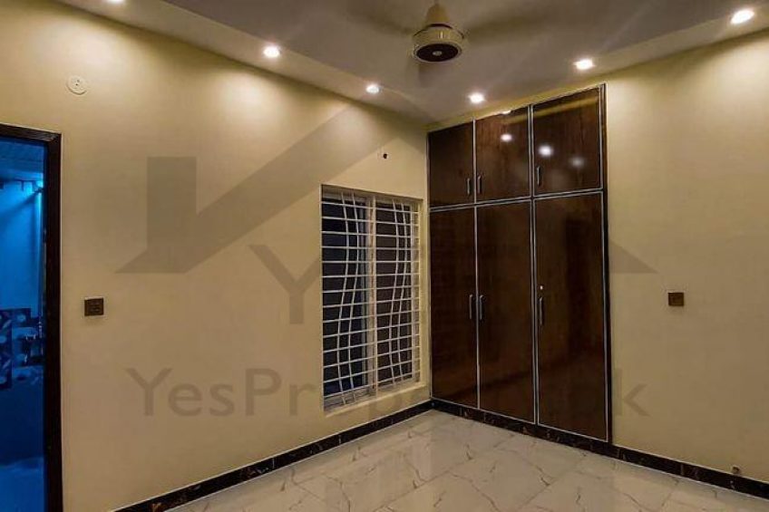 5 Marla ultra modern stylish House in Canal Valley Near Bahria town Lahore opposite sukh chain