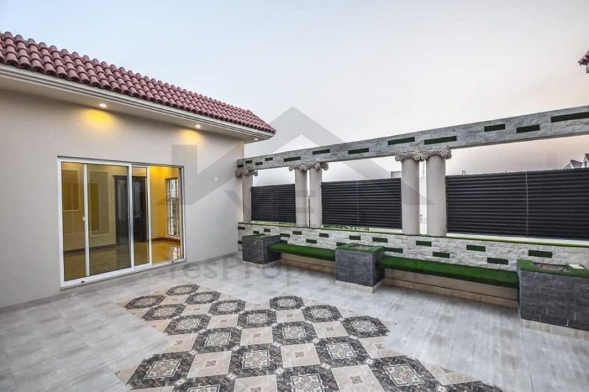 10 Marla luxury House For Sale in DHA