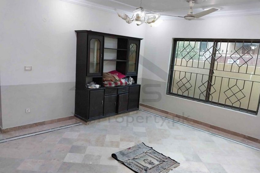 10 marla used double story corner house for urgent sale in Islamabad Pakistan Town Phase 1