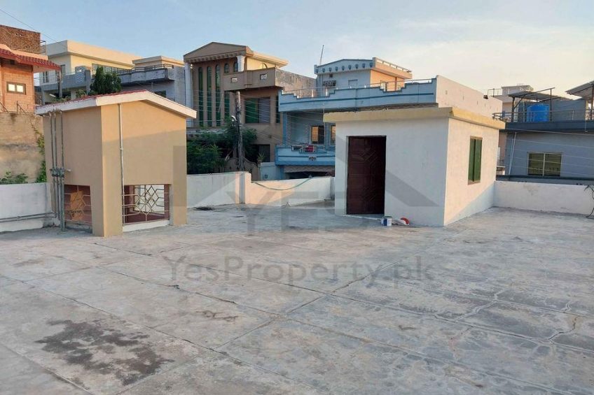 10 marla used double story corner house for urgent sale in Islamabad Pakistan Town Phase 1