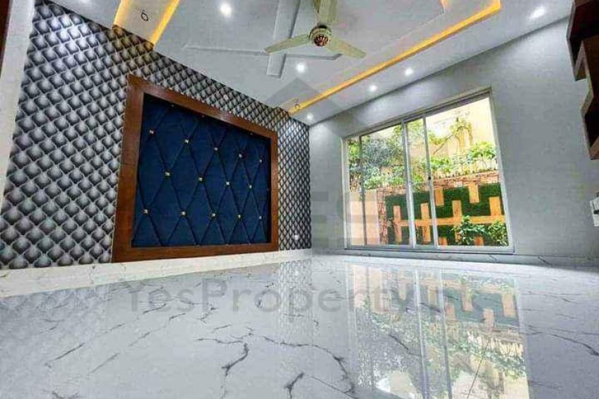 BRAND NEW HOUSE FOR SALE in BAHRIA TOWN Lahore