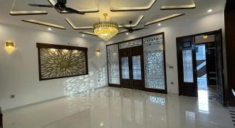 10 Marla Brand New Luxury House Available For Sale In Bahria Town Lahore.