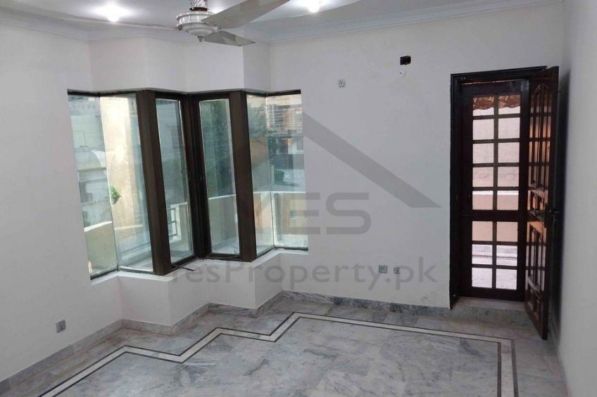 10 marla used double story corner house for urgent sale in Islamabad Pakistan Town Phase 1