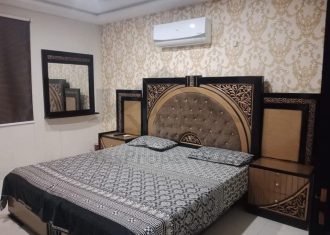 Daily weekly basis furnished available for rent in bahria town Lahore DD Block Sacter D