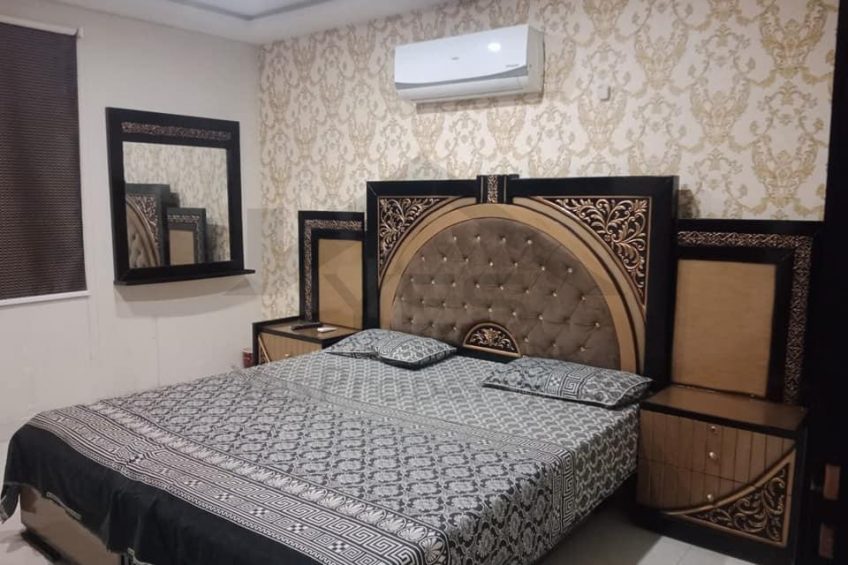 Daily weekly basis furnished available for rent in bahria town Lahore DD Block Sacter D