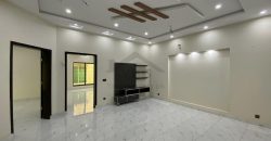 10 Marla House For Sale in Bahria Town Lahore