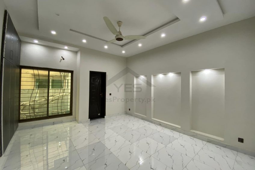 10 Marla House For Sale in Bahria Town Lahore