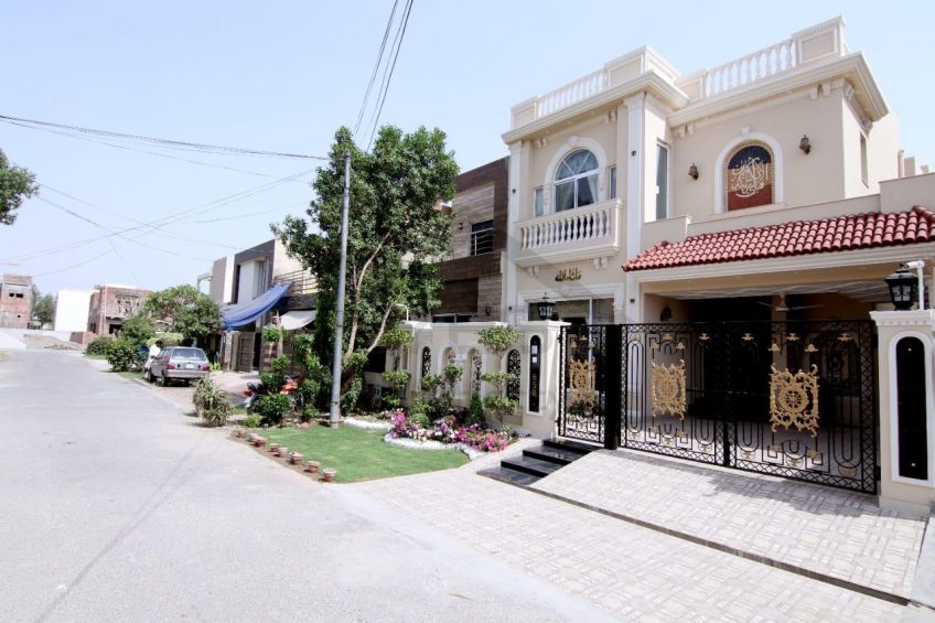 5 Marla Beautiful House for sale in Rizwan Garden Lahore