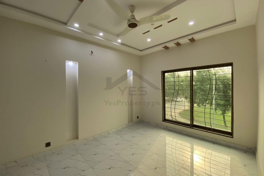 10 Marla House For Sale in Bahria Town Lahore