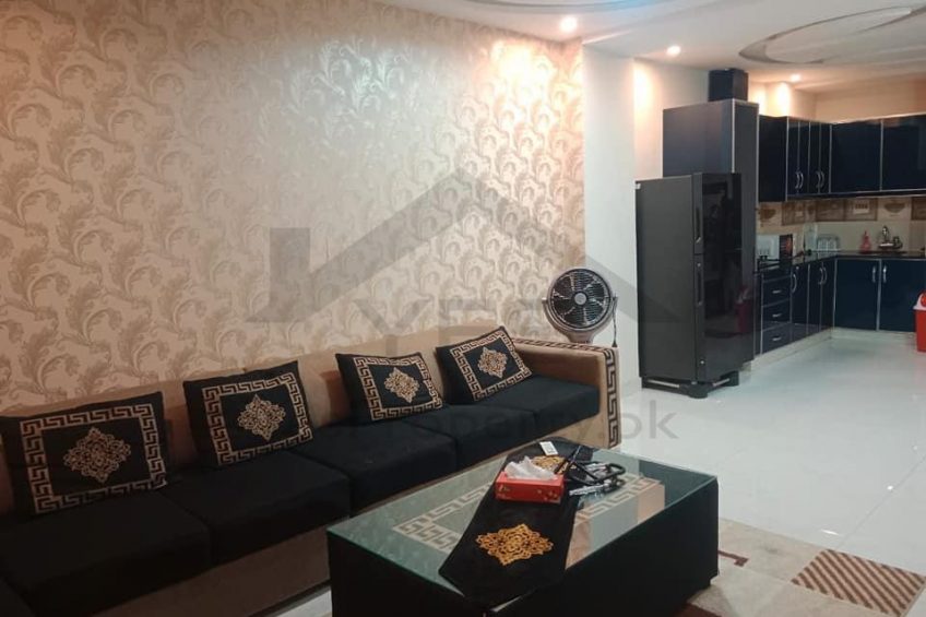 Daily weekly basis furnished available for rent in bahria town Lahore DD Block Sacter D