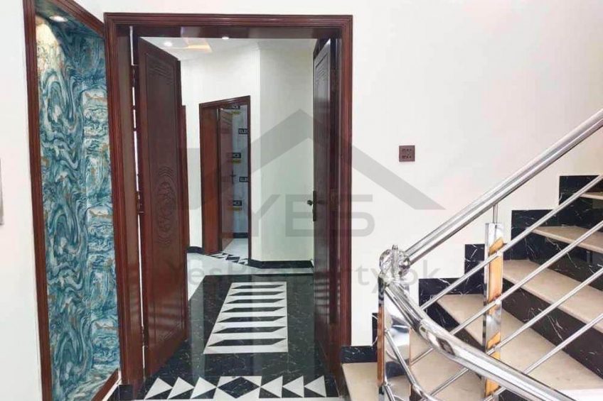 8 marla brand new house for sale in Bahria nasheman main ferozpur road lahore