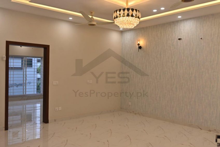 10 marla brand new house for sale in Bahria Town lahore