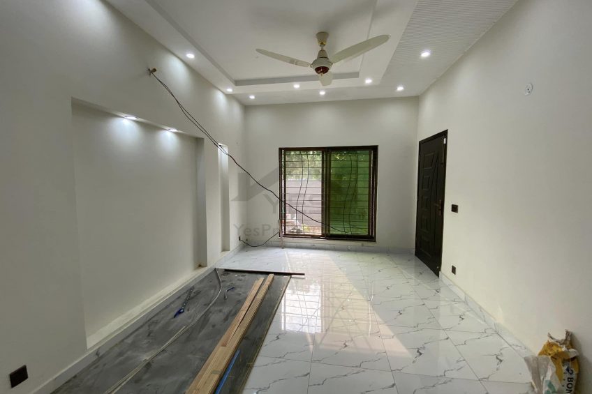 10 Marla House For Sale in Bahria Town Lahore