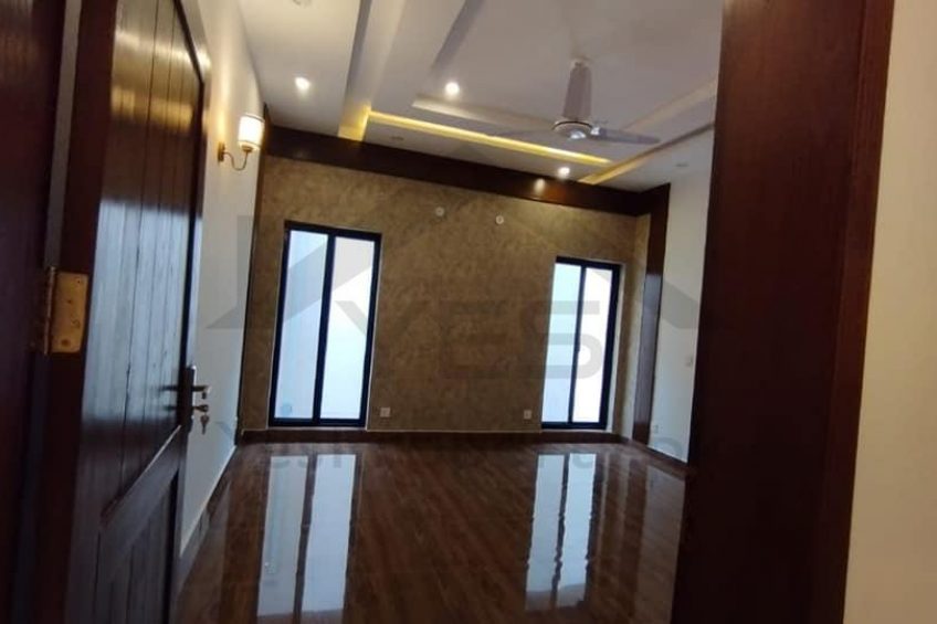 10 Marla Brand New house for sale in DHA