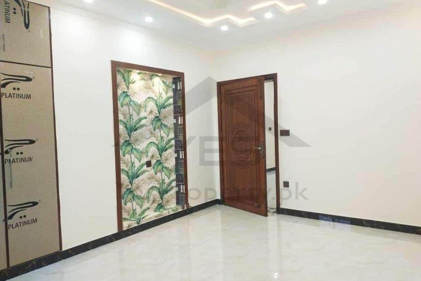 8 marla brand new house for sale in Bahria nasheman main ferozpur road lahore