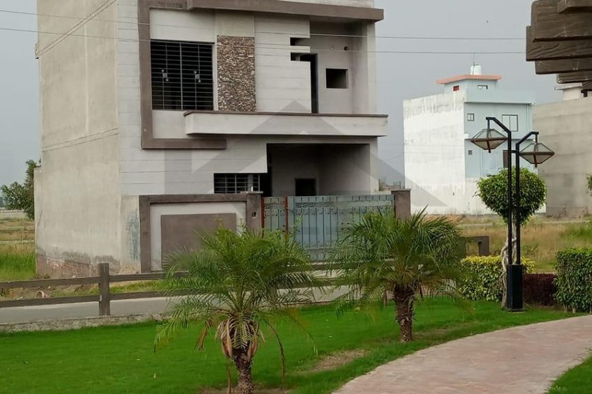 Hot location 5 marla triple story facing park modern design grey structure house for sale in Central Park E block