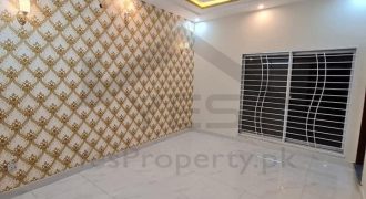 10 Marla Brand New House for sale Bahria Town Lahore