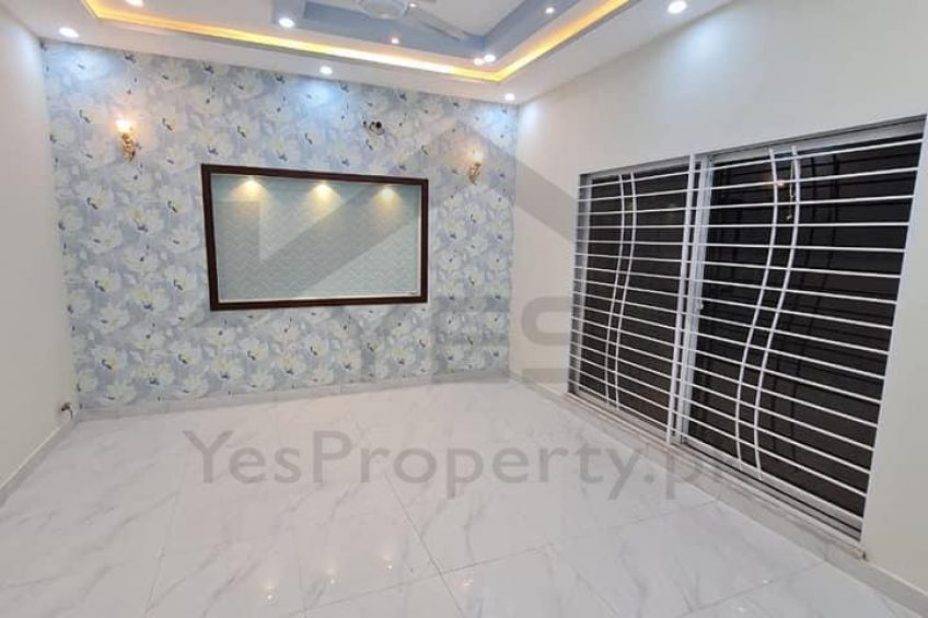 10 marla brand new house Urgent sale in DHA