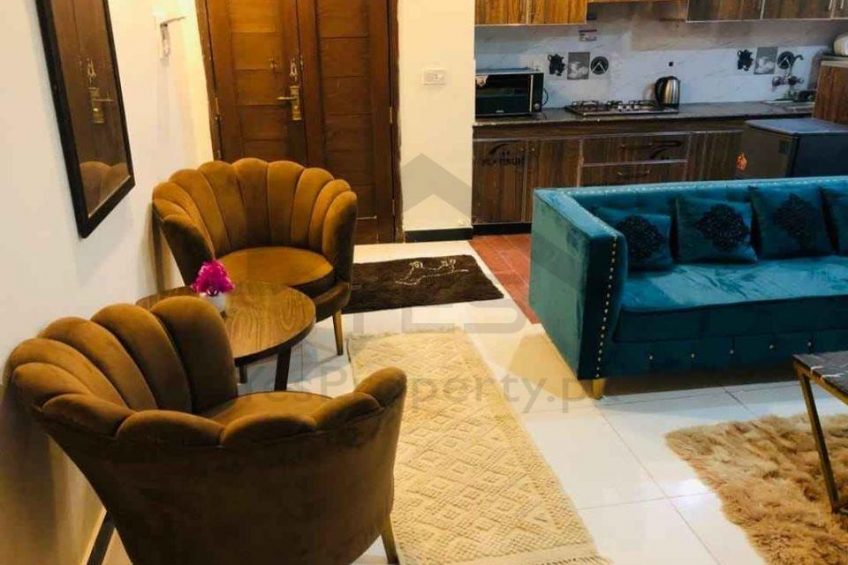 Daily, weekly basis furnished apartment available for rent in bahria town Lahore