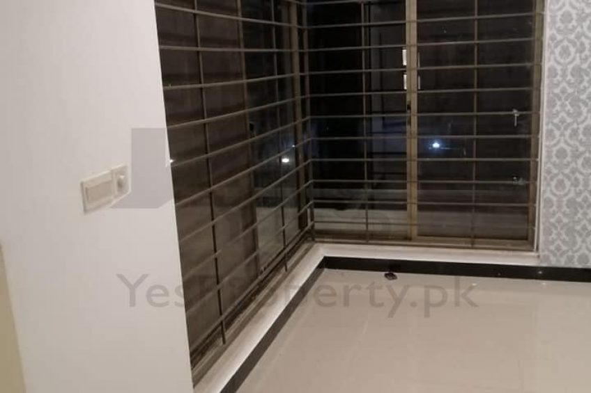 10 marla house for rent Bahria town phase 8