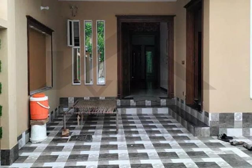 8 Marla Luxurious House for Sale On College Road NEAR PIA Road Wapda Town, Lahore.