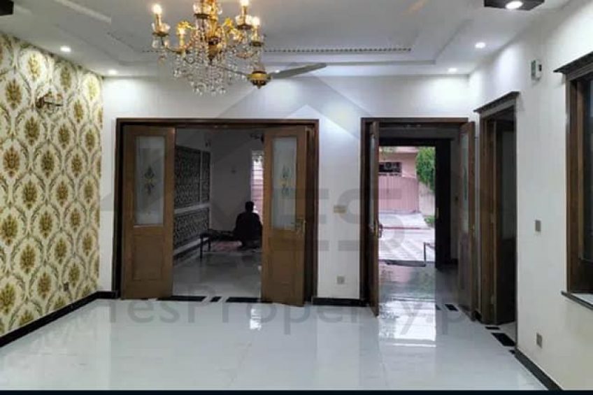 8 Marla Luxurious House for Sale On College Road NEAR PIA Road Wapda Town, Lahore.