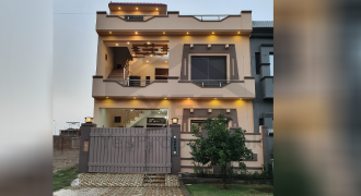 5 Marla house for sale in Park view city, Lahore.