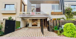 10 Marla Brand New Beautiful House For Sale in Bahria Town Lahore.