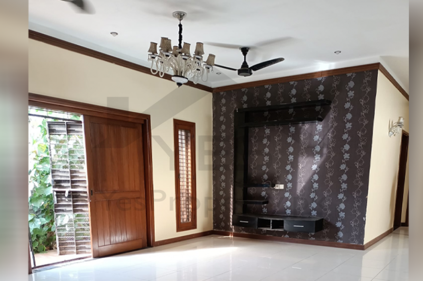 1 Kanal in HOT LOCATION CHEAP PRICE DHA Lahore VERY BEAUTYFUL HOUSE FOR SALE