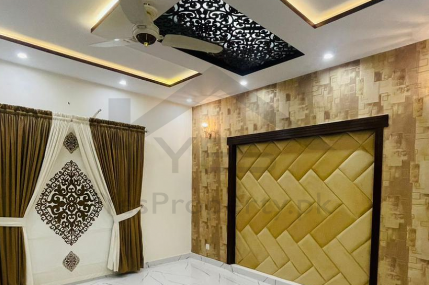 Full Luxury 10 Marla House for Sale in Bahria Town Lahore