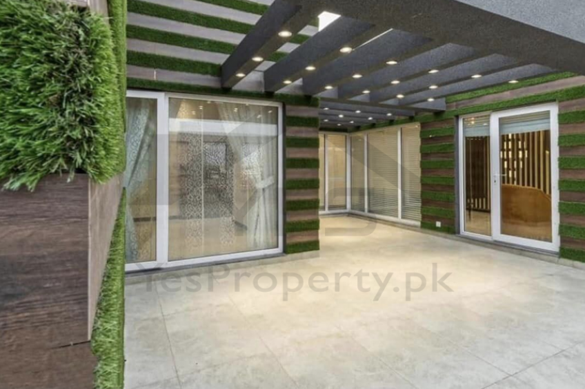 1-Kanal, Beautiful ultra Modern Design Full Furnished House for sale in DHA, Lahore.