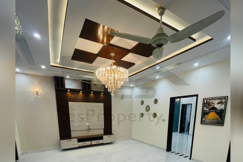 Full Luxury 10 Marla House for Sale in Bahria Town Lahore