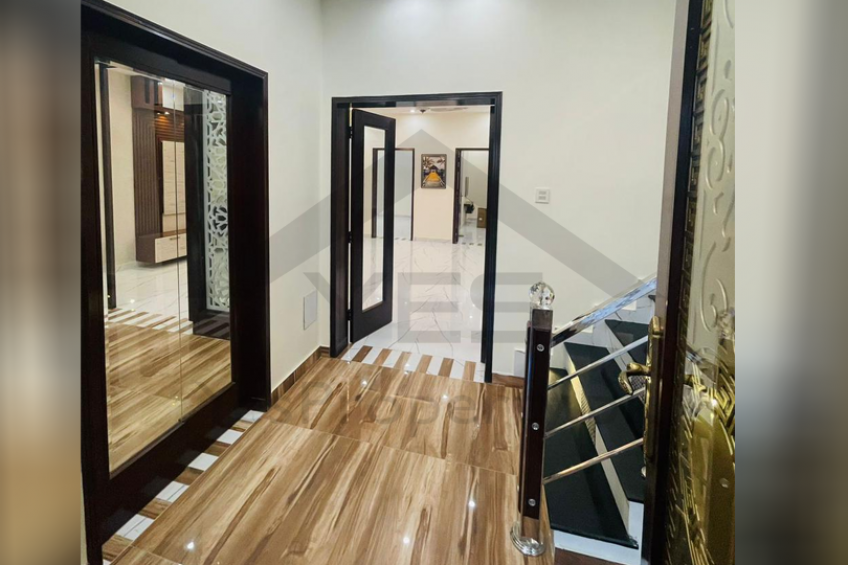 Full Luxury 10 Marla House for Sale in Bahria Town Lahore