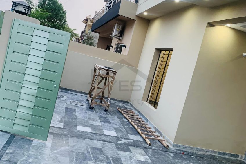 10 marla brand new house for sale Block G fully developed block