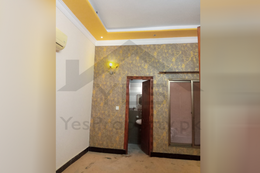 5.75 Corner Marla House For Sale in Model Town Amir Street