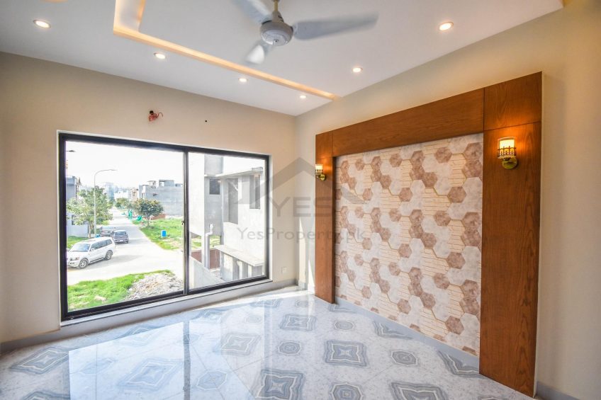 5 marla brand new house for sale in Central Park Housing Scheme