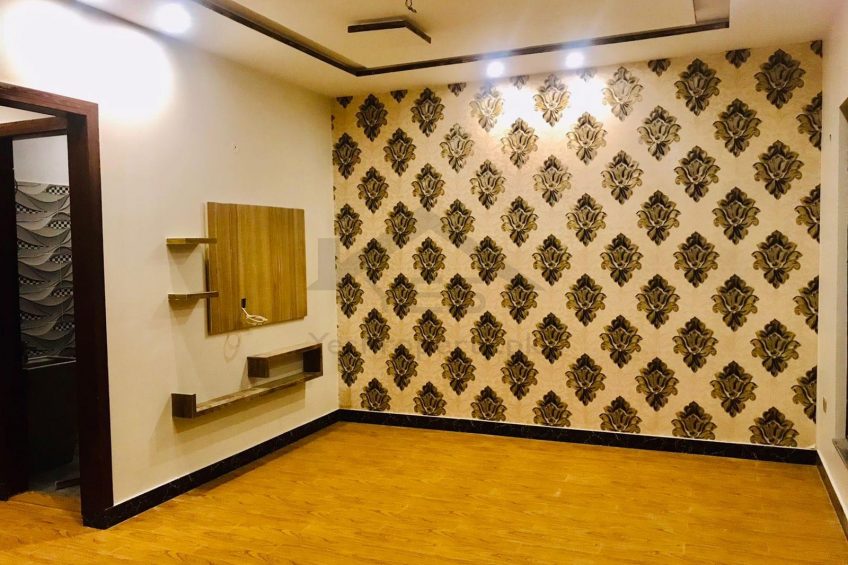 1 KANAL HOUSE FOR SALE IN UET SOCIETY NEAR TO VALANCIA TOWN