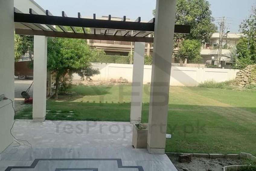 2 Kanal Old House for Sale Hot Location of Phase 1 DHA Lahore