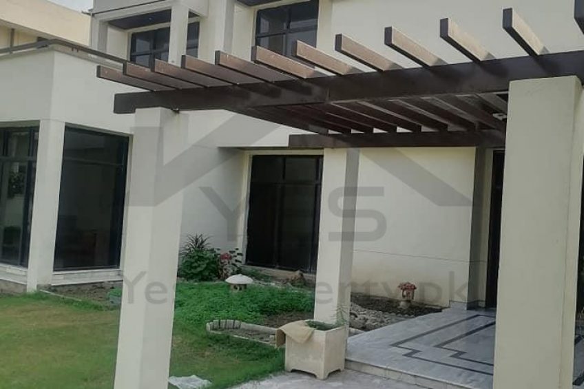 2 Kanal Old House for Sale Hot Location of Phase 1 DHA Lahore