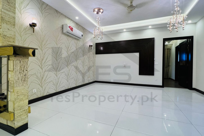 7 marla House urgent sale in DHA Phase 6