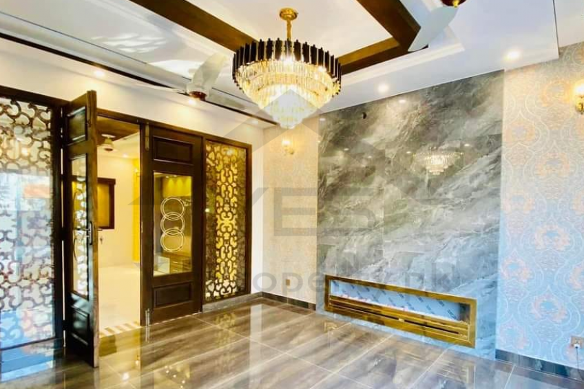 10 Marla Brand New Beautiful House For Sale in Bahria Town Lahore.