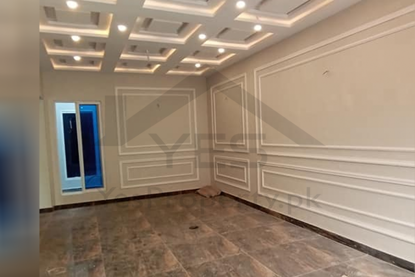 10 Marla Brand New Luxury House available at Zikriya Town