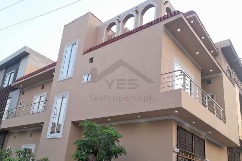 5 Marla Triple Story Corner House for Sale In front of the Park of Sajid Garden, Lahore