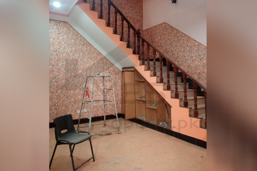 5.75 Corner Marla House For Sale in Model Town Amir Street