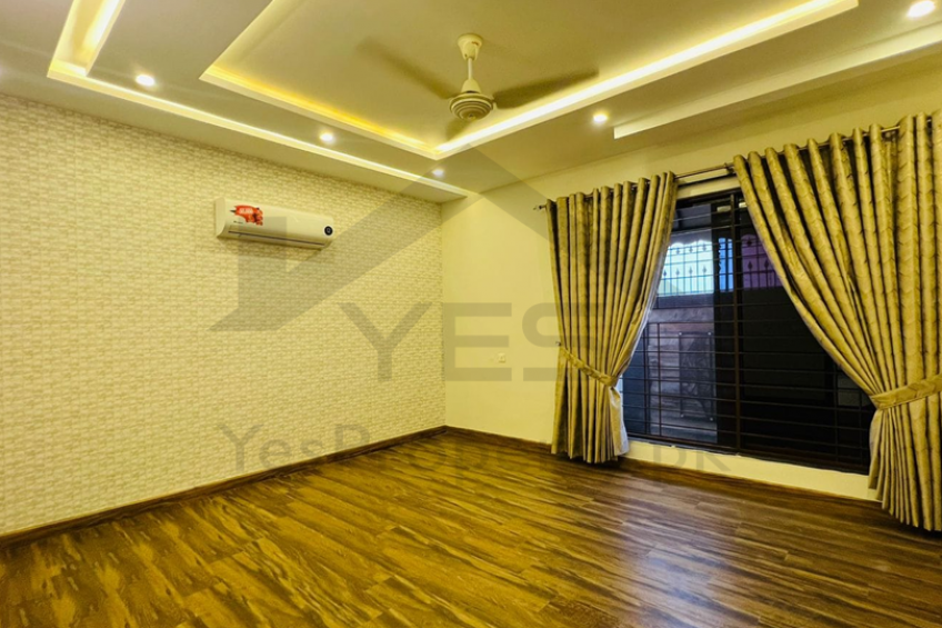 7 marla House urgent sale in DHA Phase 6