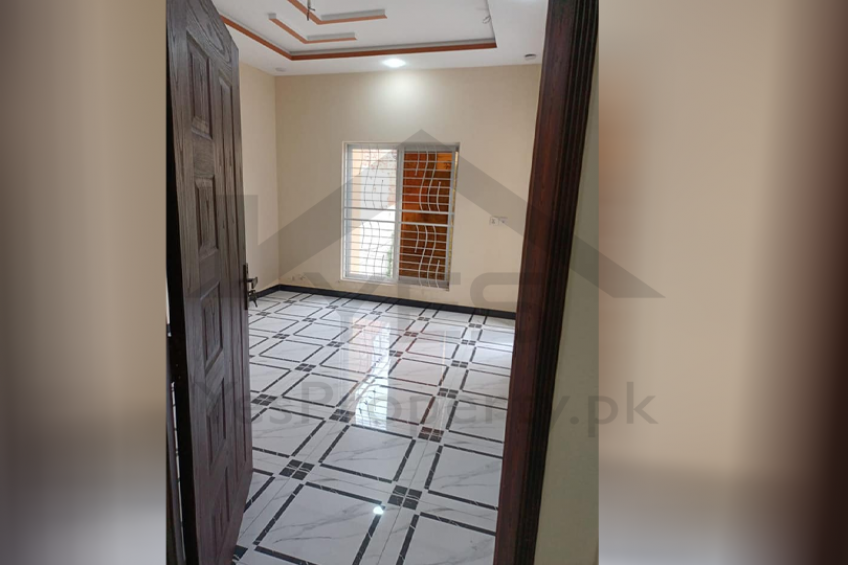 5 Marla lavish Beautiful House For sale Loctaed at medical housings society canal road Lahore Pakistan Near to dental college Lahore