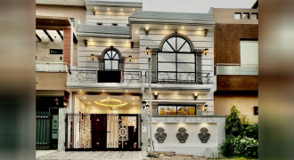 5 Marla Beautiful House for Sale In Dream Gardens Lahore.