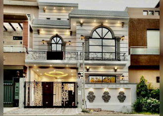 5 Marla Beautiful House for Sale In Dream Gardens Lahore.